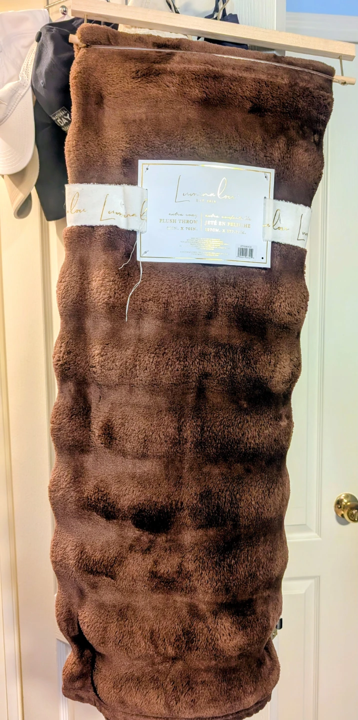 Luminalou Plush Throw - Brown