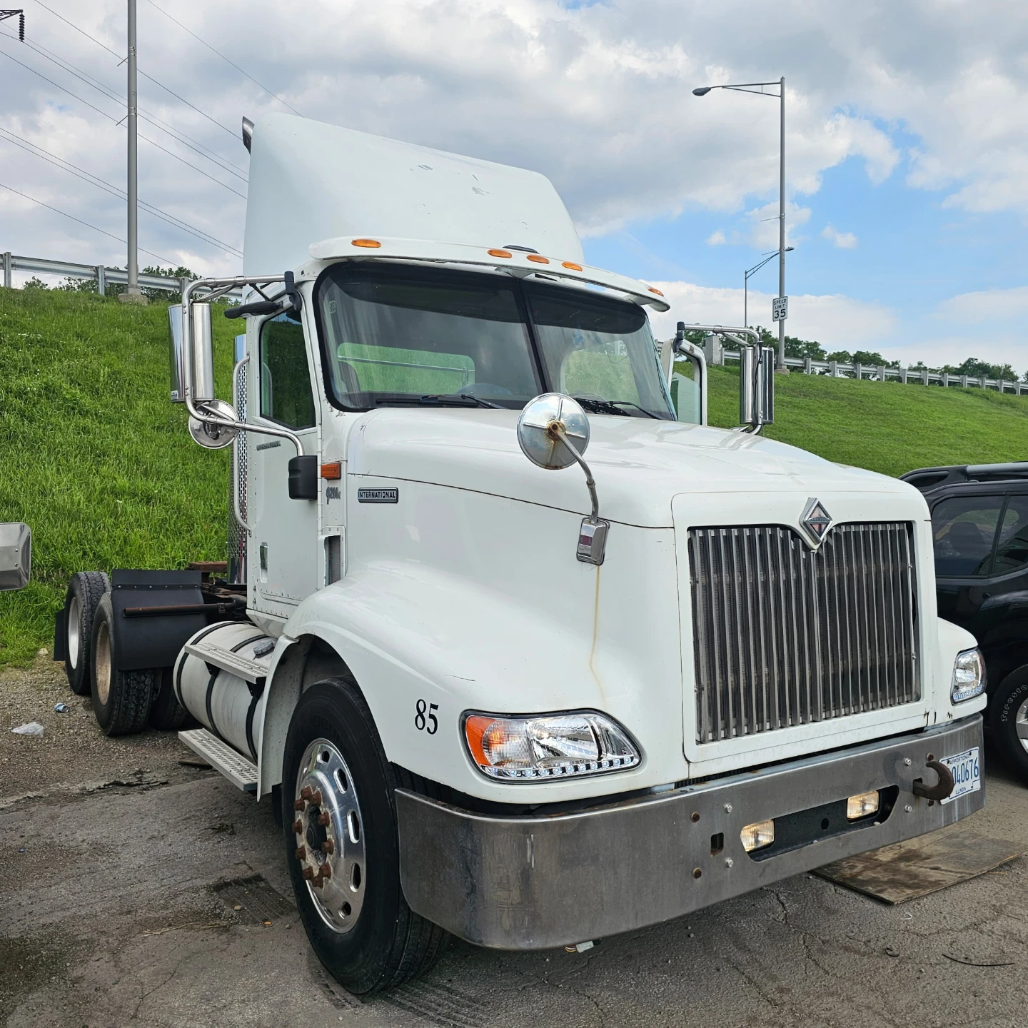 INTERNATIONAL 9200i SBA DAYCAB TRUCK