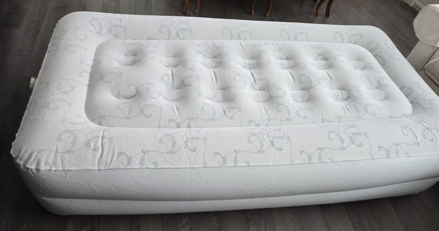 Single blowup mattress