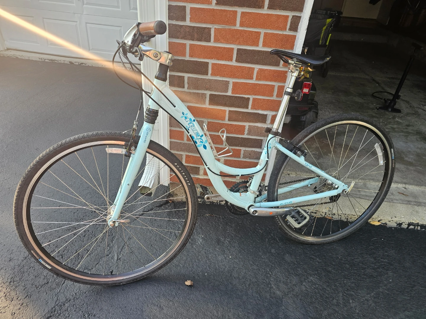light blue Trek 7300 WSD hybrid comfort bicycle.