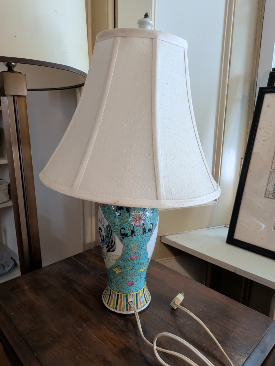 Decorative Ceramic Table Lamp with Asian Motif