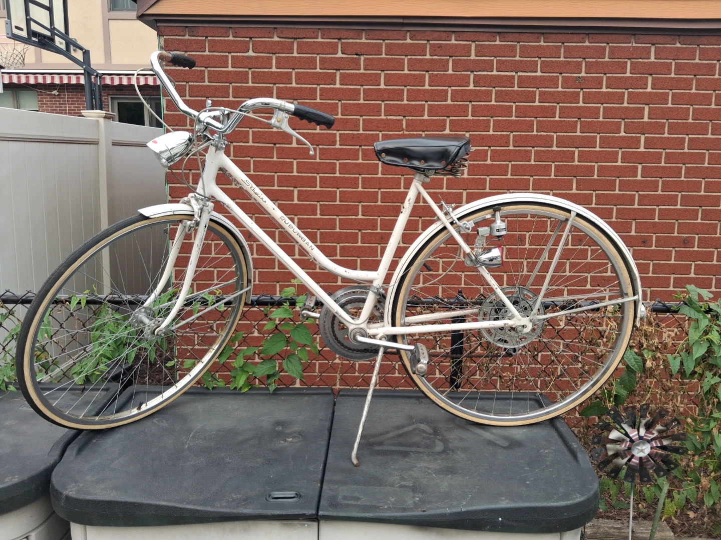 White Schwinn Suburban Women's Cruiser Bicycle - photo 2