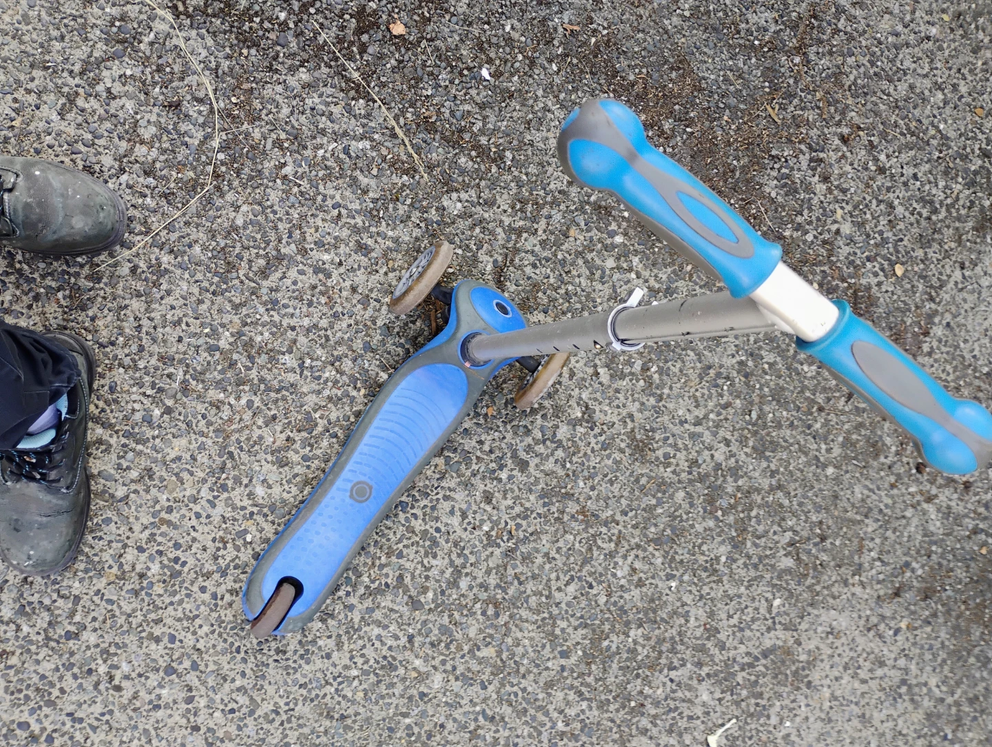 Blue 3-Wheel Kids Scooter - photo 2