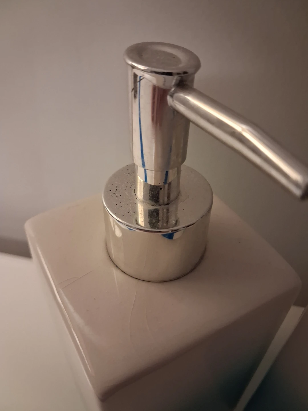 Ceramic soap dispenser and toothbrush holder set - photo 2