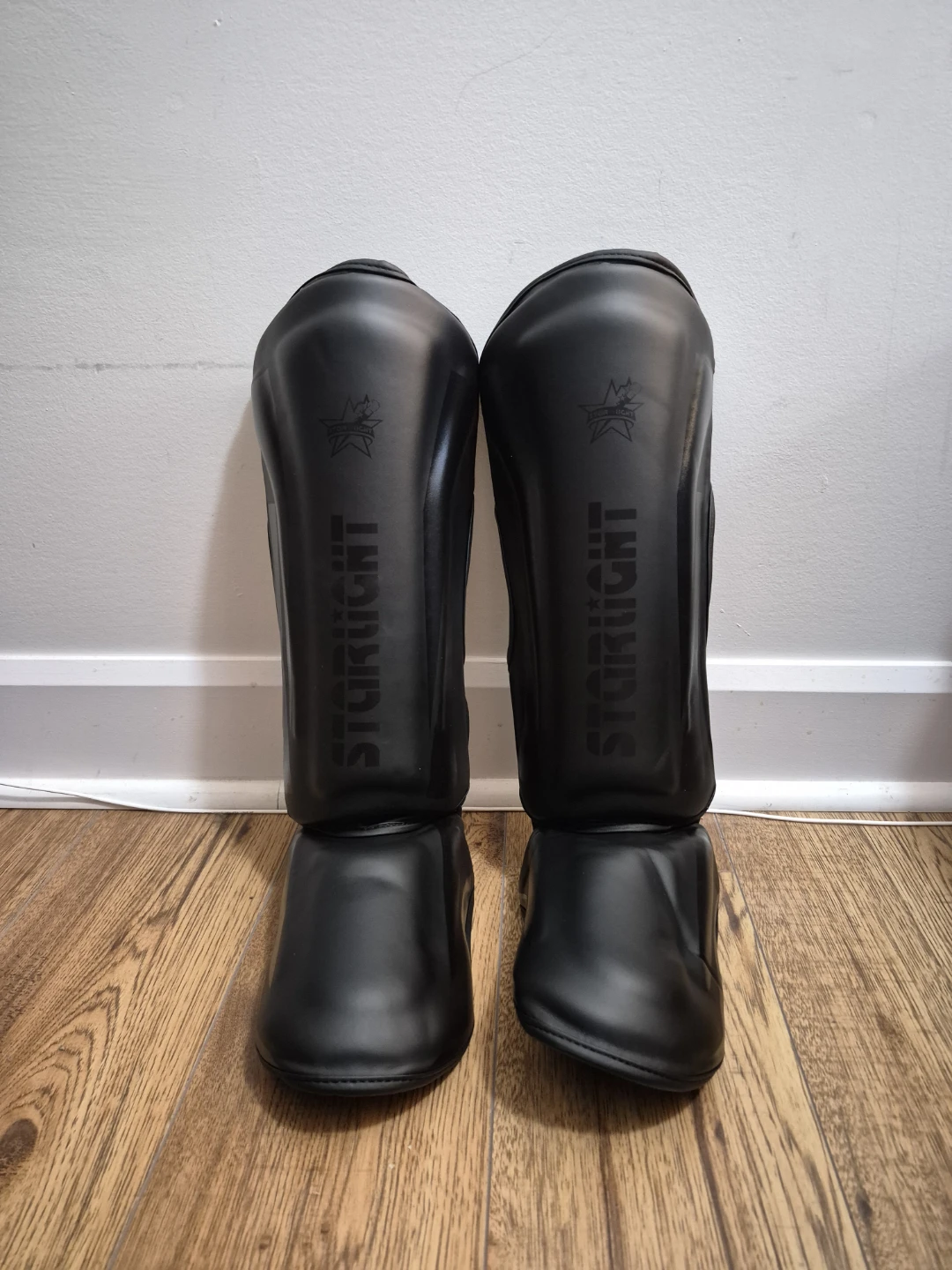STAR LIGHT Black Shin Guards BRAND NEW
