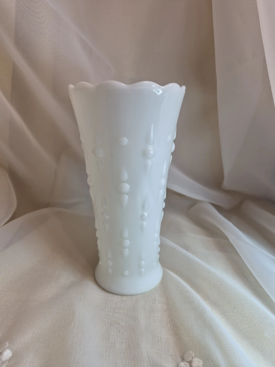 Beautiful Vintage Anchor Hocking White Milk Glass Vase