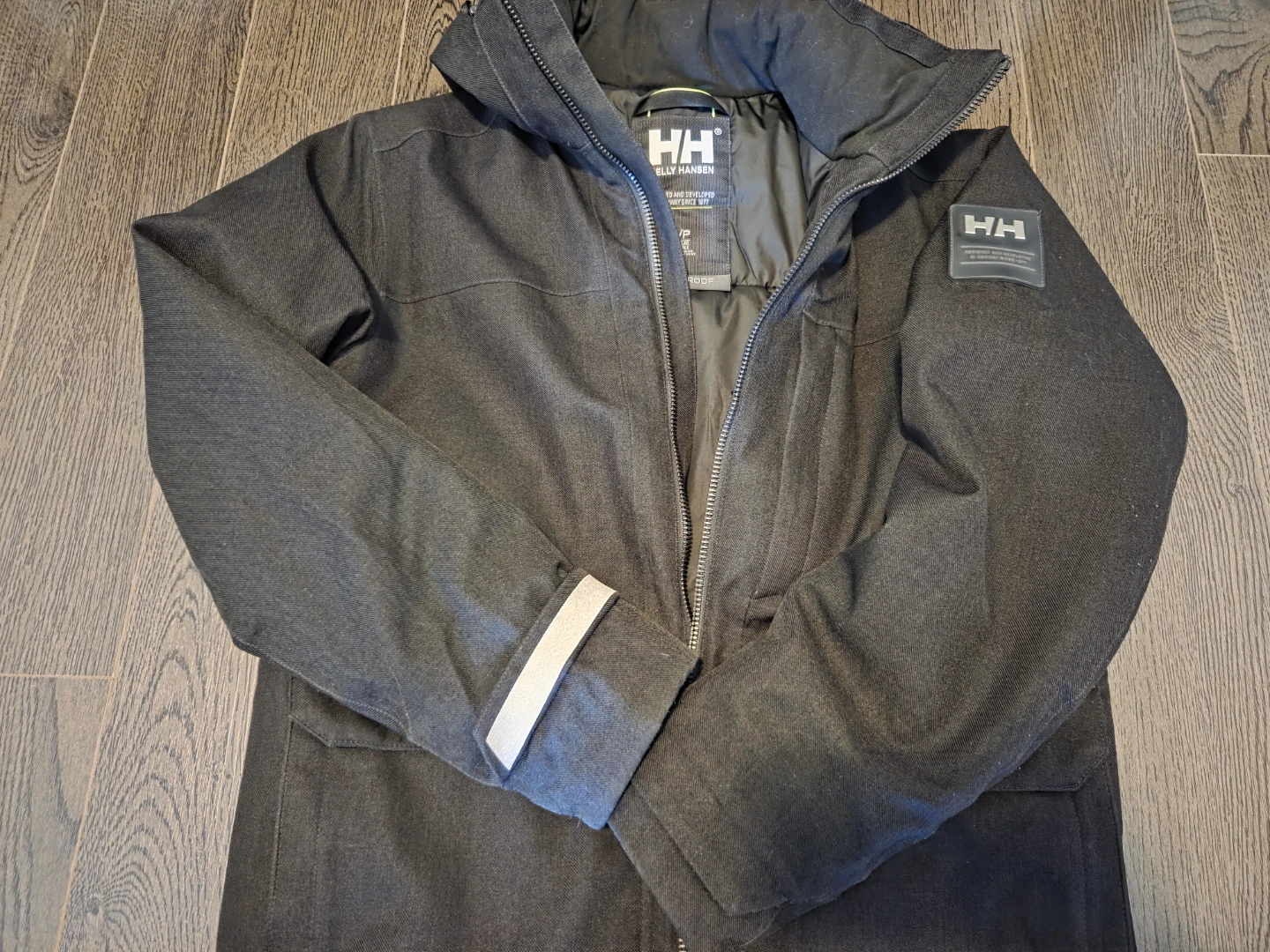 Helly Hansen Waterproof Jacket (men's small) - photo 2