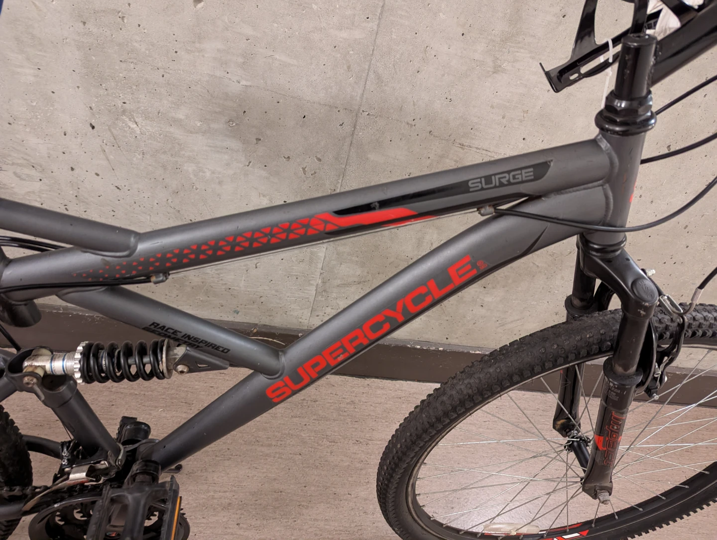 Dark Grey and Red Supercycle Surge Mountain Bike! 🚲 - photo 2