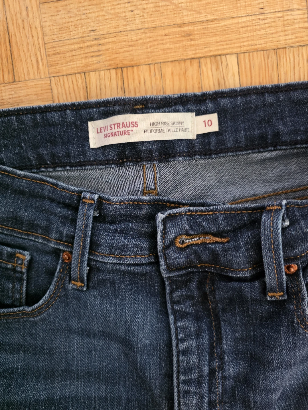 Womens Levi Jeans Size 10 - photo 2