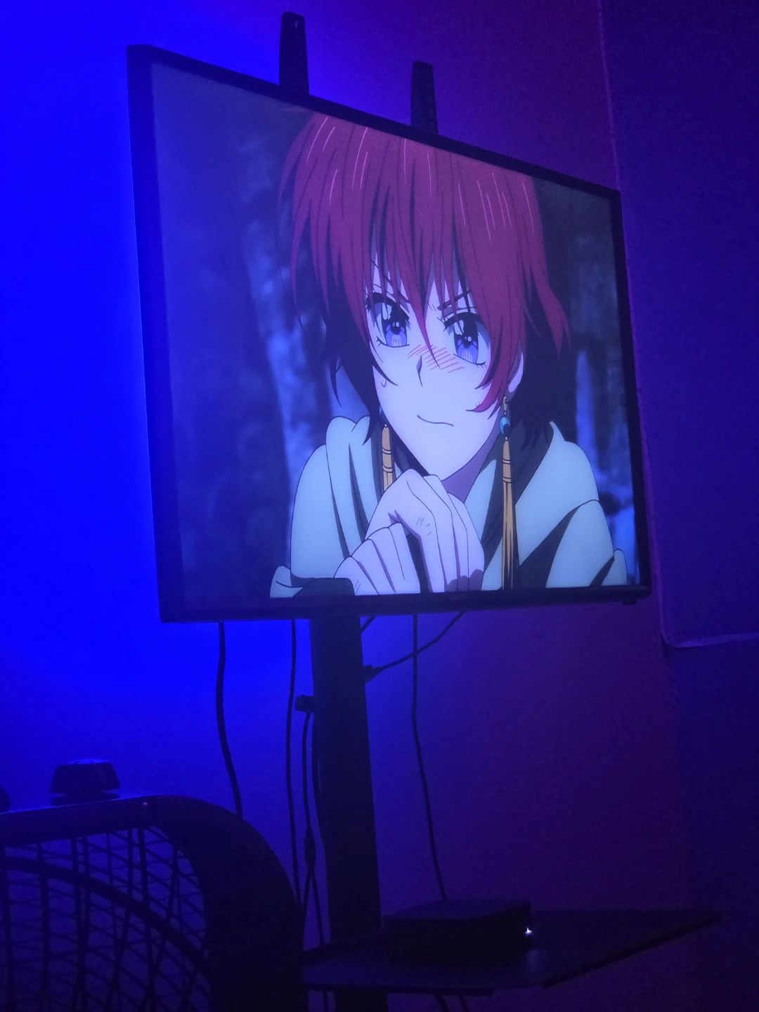 INSIGNIA 32inch TV - photo 2
