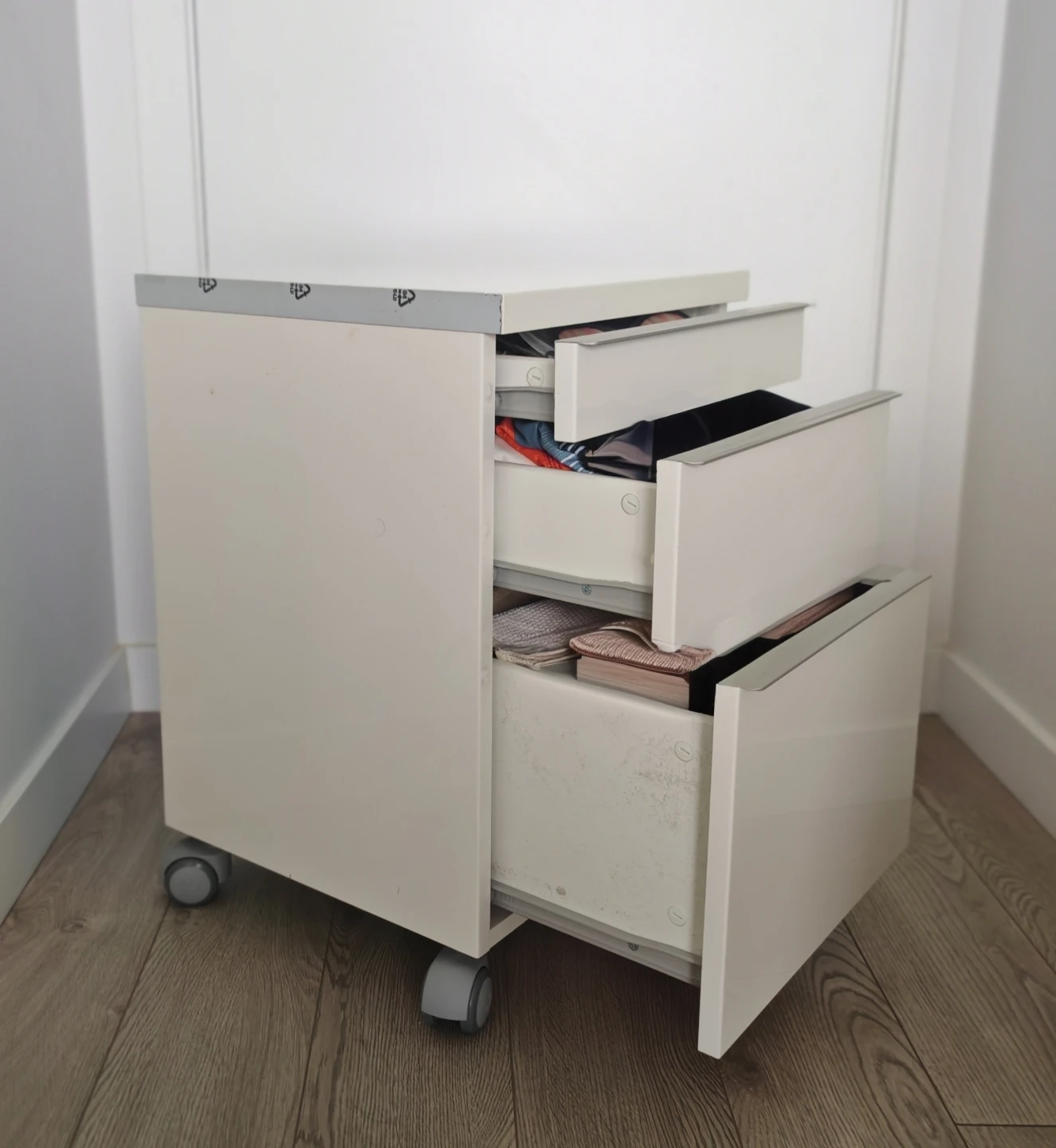 White 3-Drawer Rolling Cabinet - photo 2
