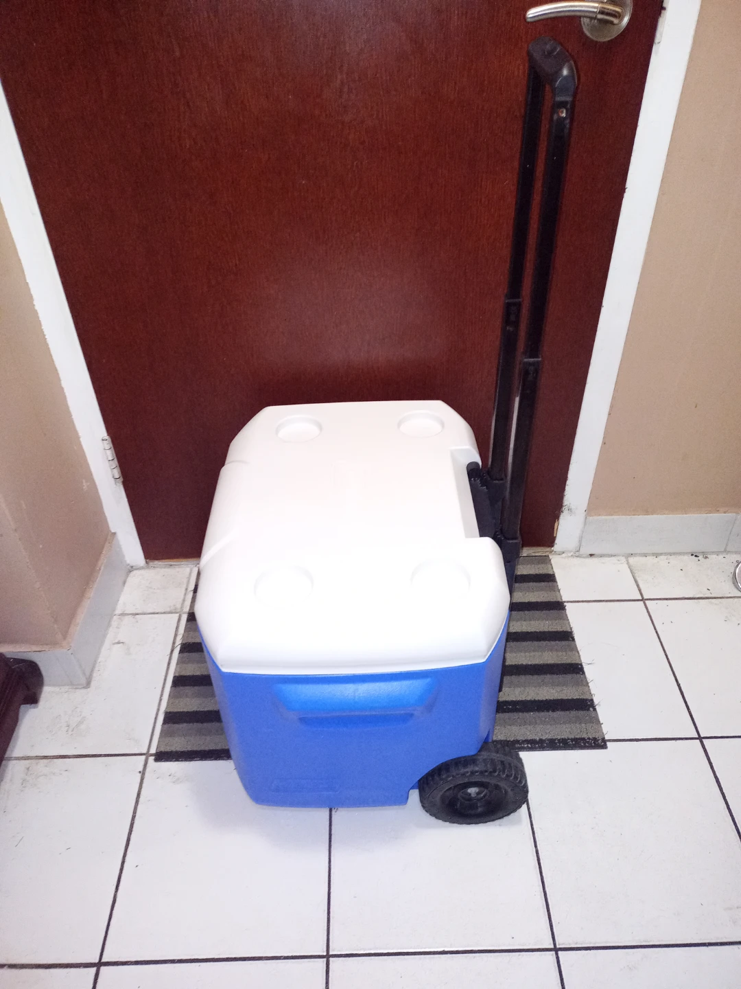 Coleman Cooler With Wheels & Extendable Handle - 60Qts - photo 5