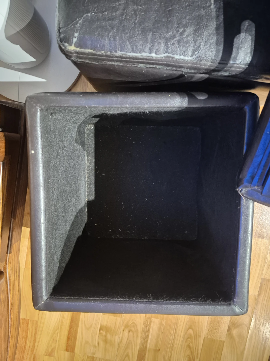 ** FREE ** Set of 2 Storage Ottomans - photo 4