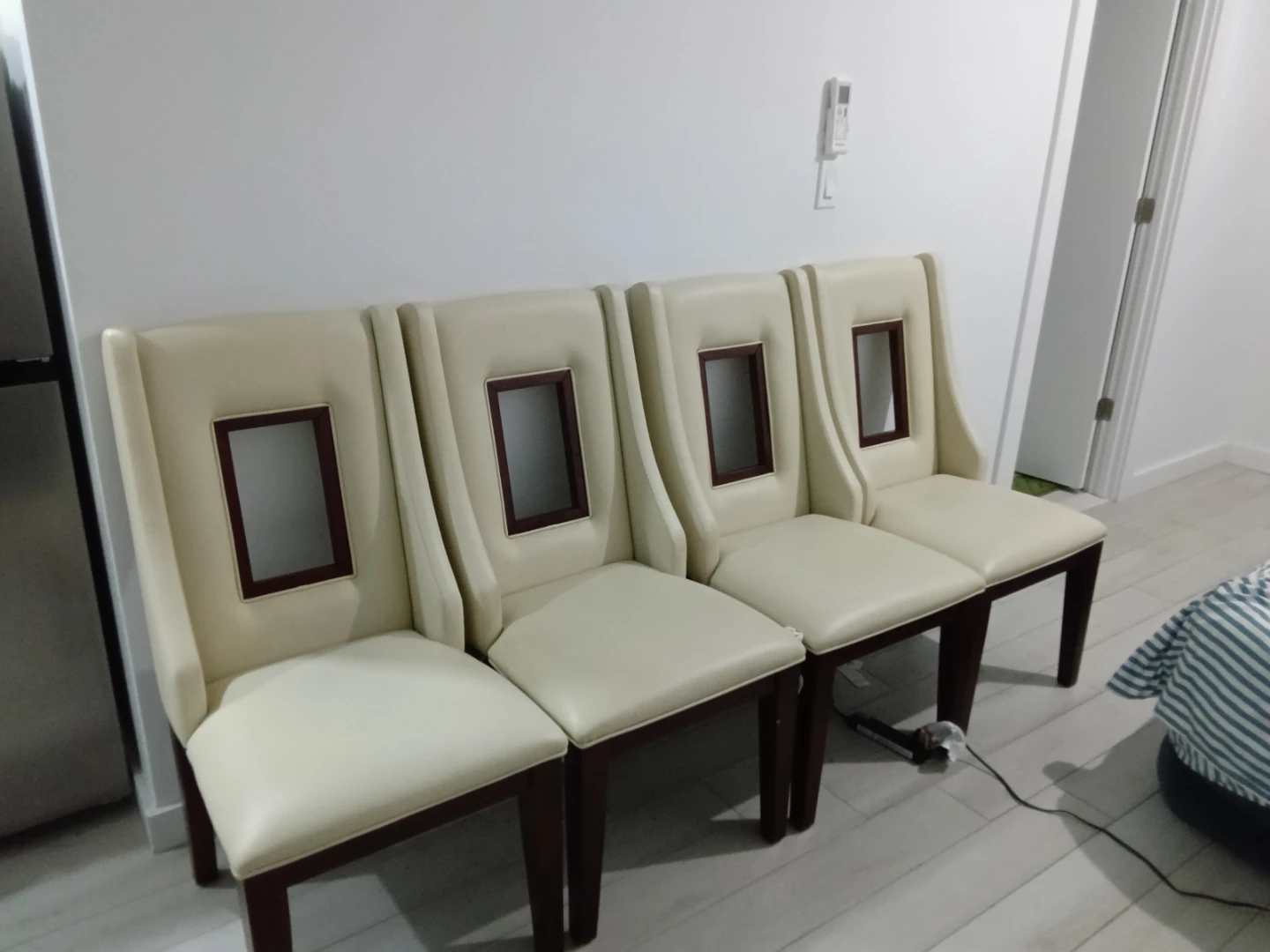 Set of 4 Cream Upholstered Dining Chairs with Cutout Back - photo 2