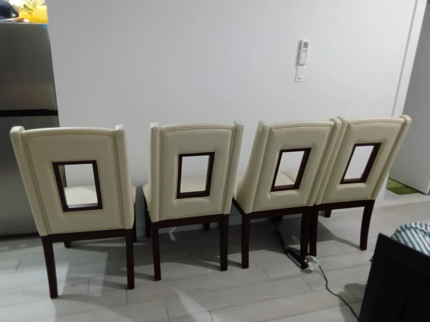 Set of 4 Cream Upholstered Dining Chairs with Cutout Back - photo 3