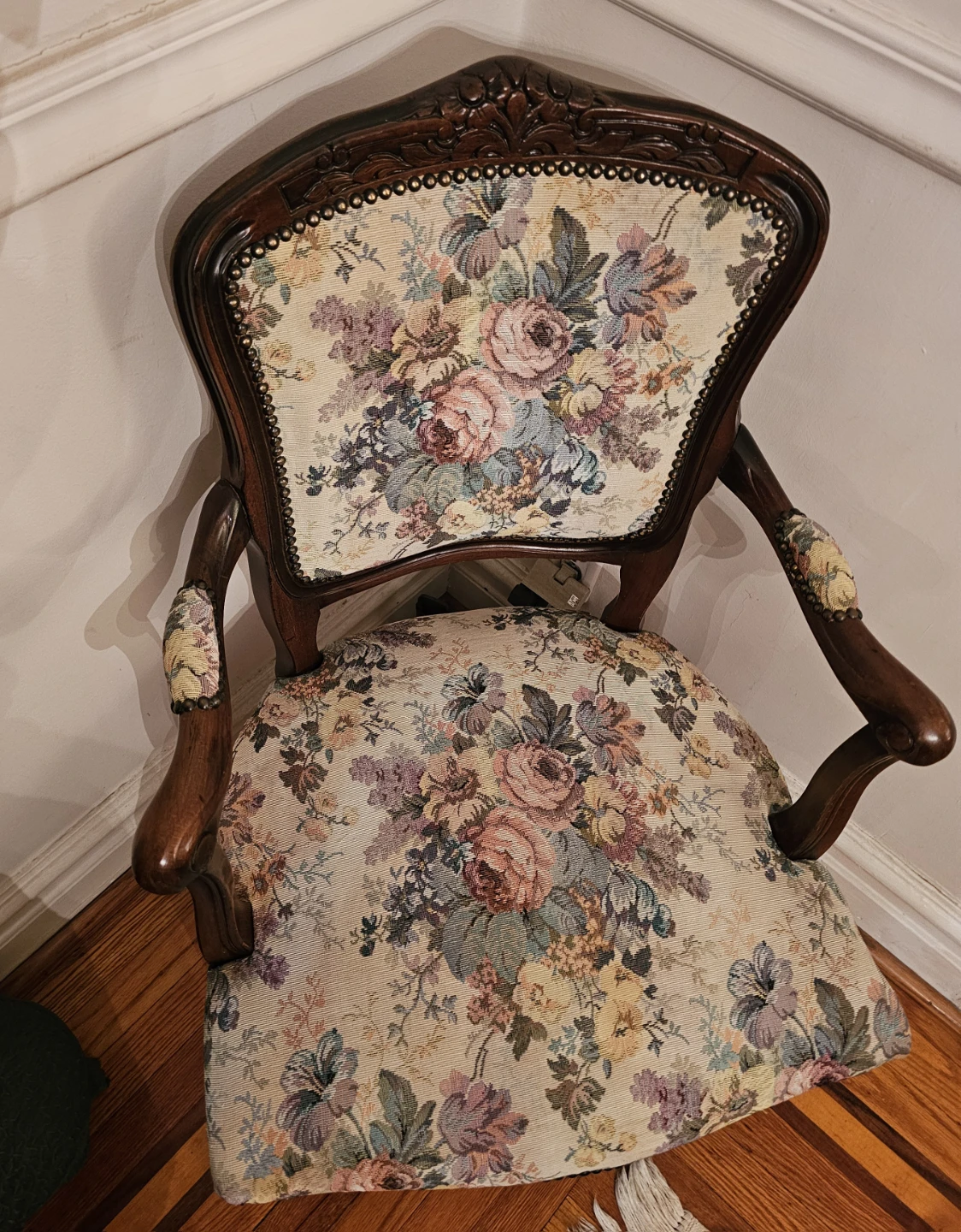 2 VINTAGE Walnut French Provincial Accent Tapestry Arm Chairs - photo 4
