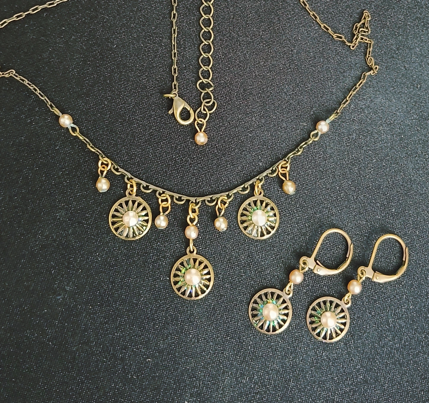 Antique Gold Tone Necklace and Earrings Set with Faux Pearls - photo 2