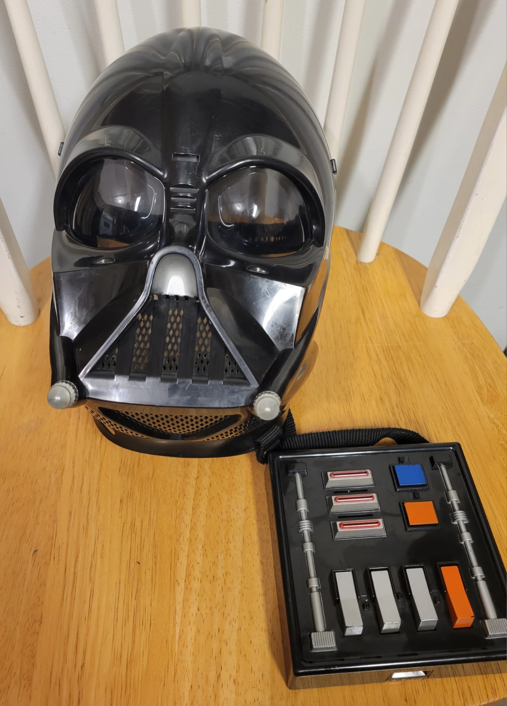 2004 Hasbro Star Wars Darth Vader voice changer mask - photo 3