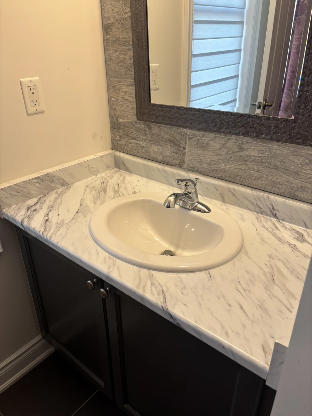 Bathroom Vanity Countertop and sinks - photo 2
