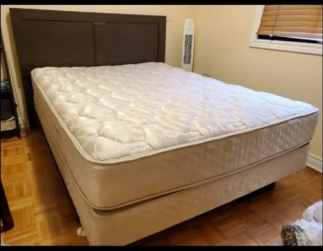 Queen Size bed with Seally Mattress, Bed Frame and Headboard - photo 2