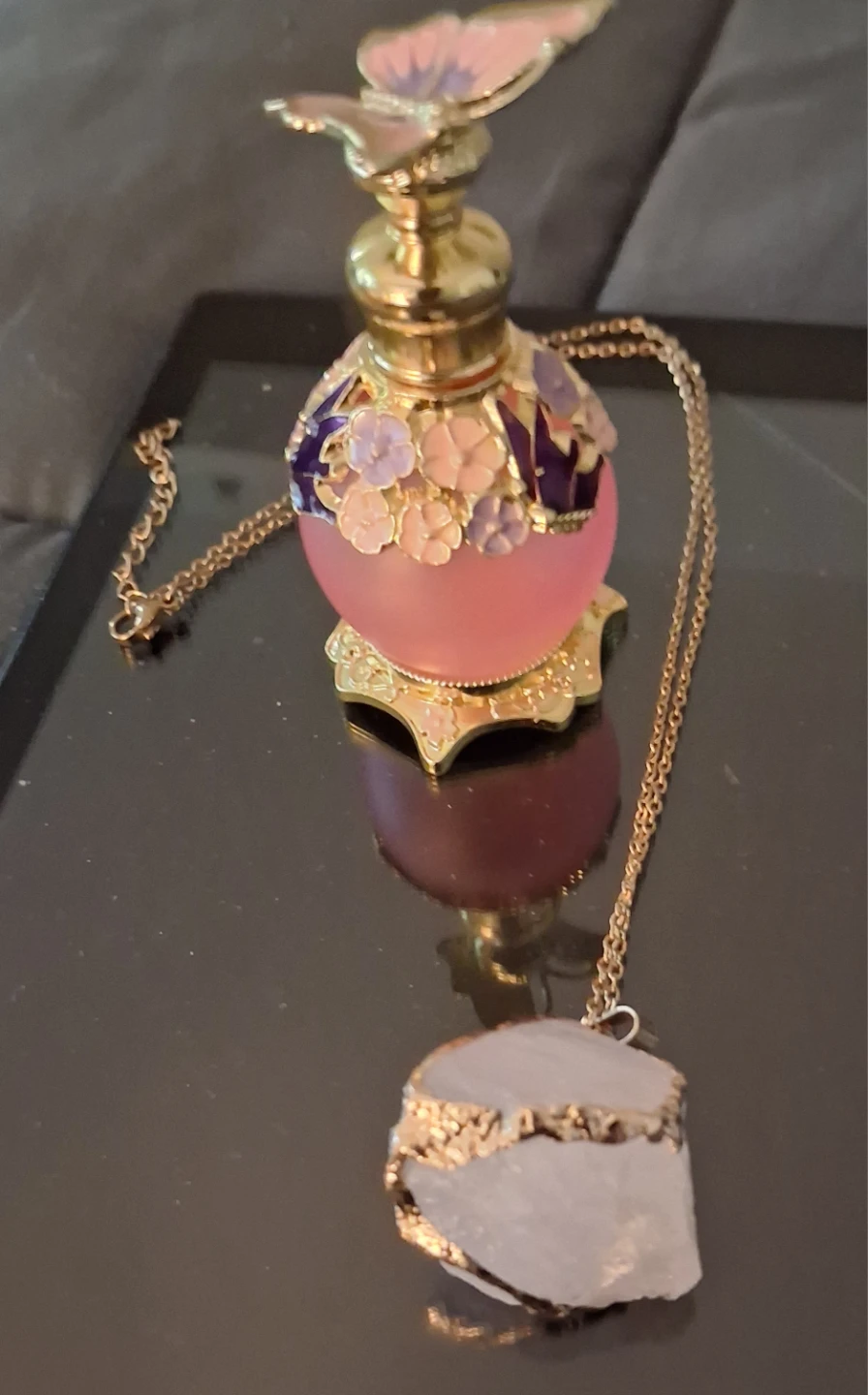 Decorative Perfume Bottle Pendant Necklace - photo 4