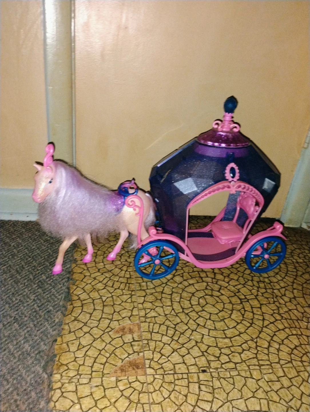 Barbie Diamond Castle horse and carriage