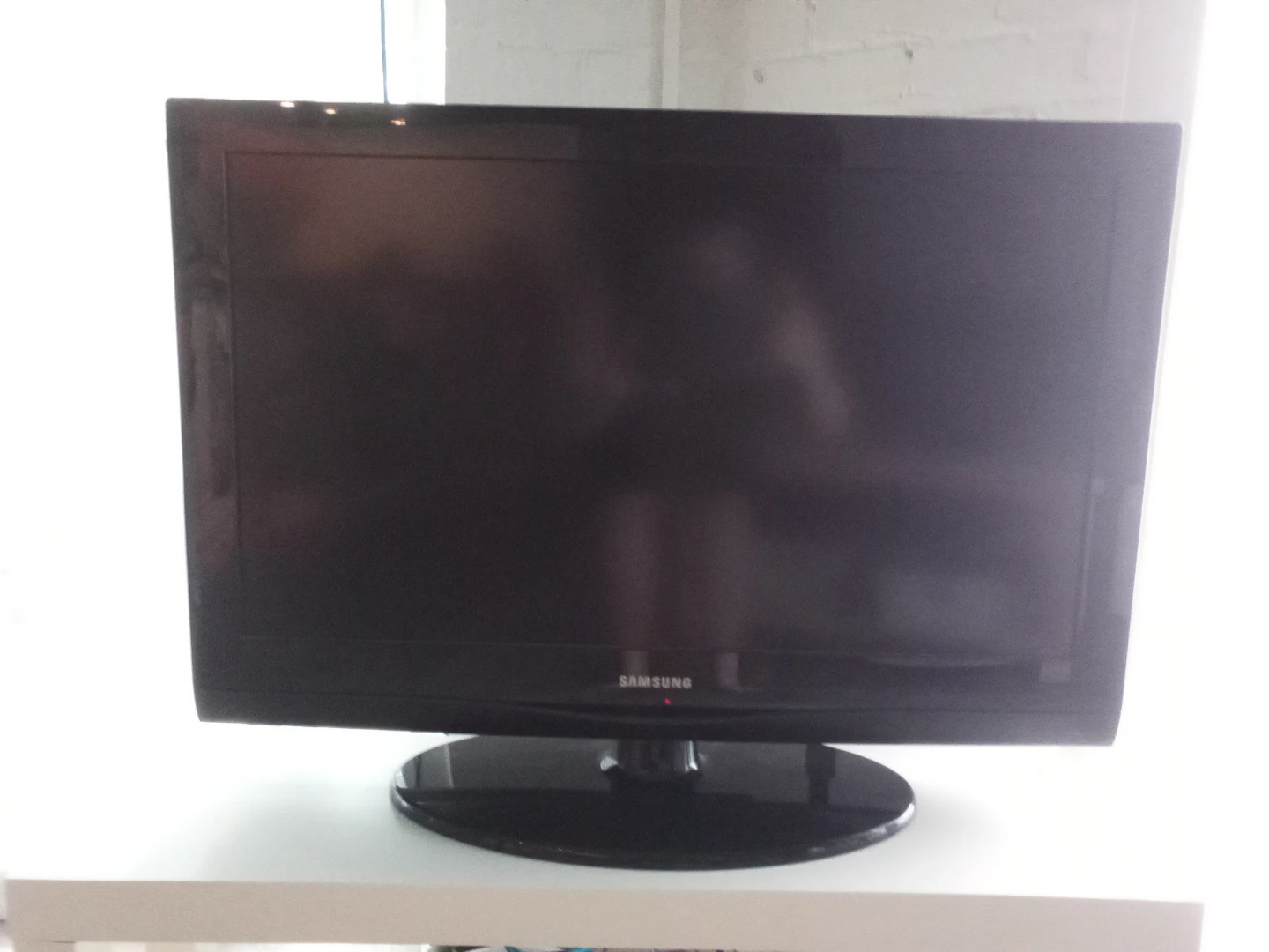 31" Samsung Flat Screen TV and stand - photo 2