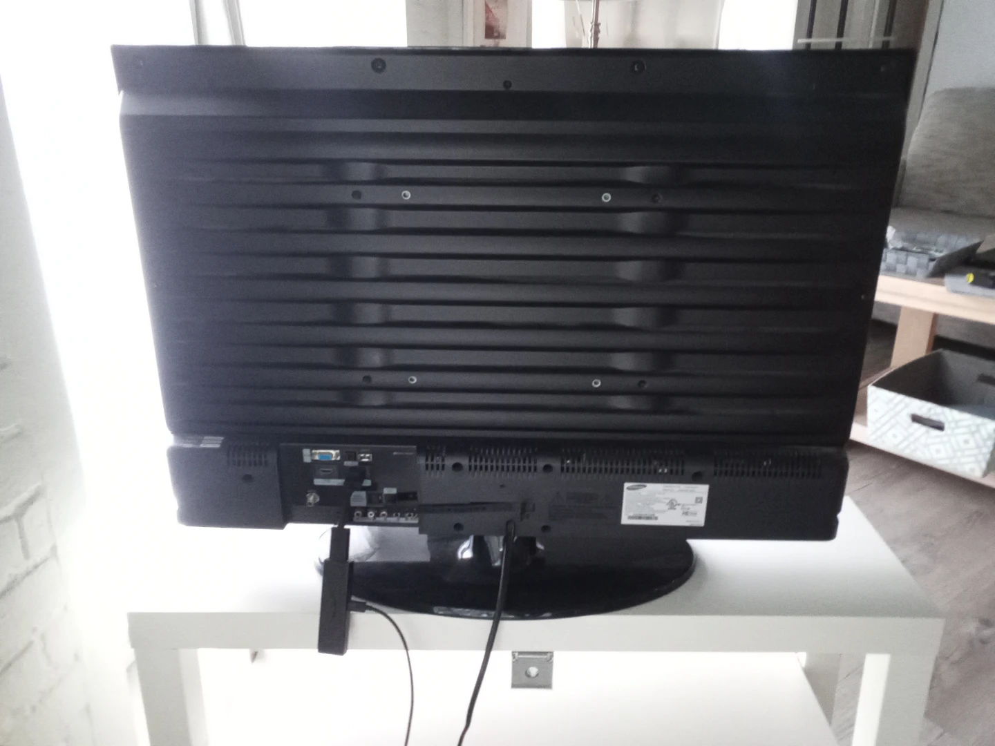 31" Samsung Flat Screen TV and stand - photo 3