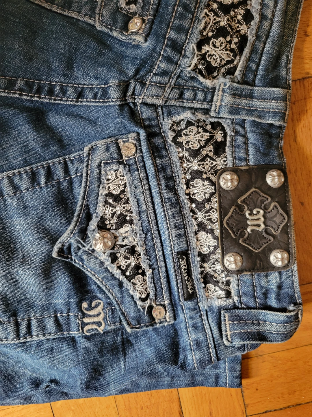 Miss Me Embellished Jeans Size 29 - photo 2