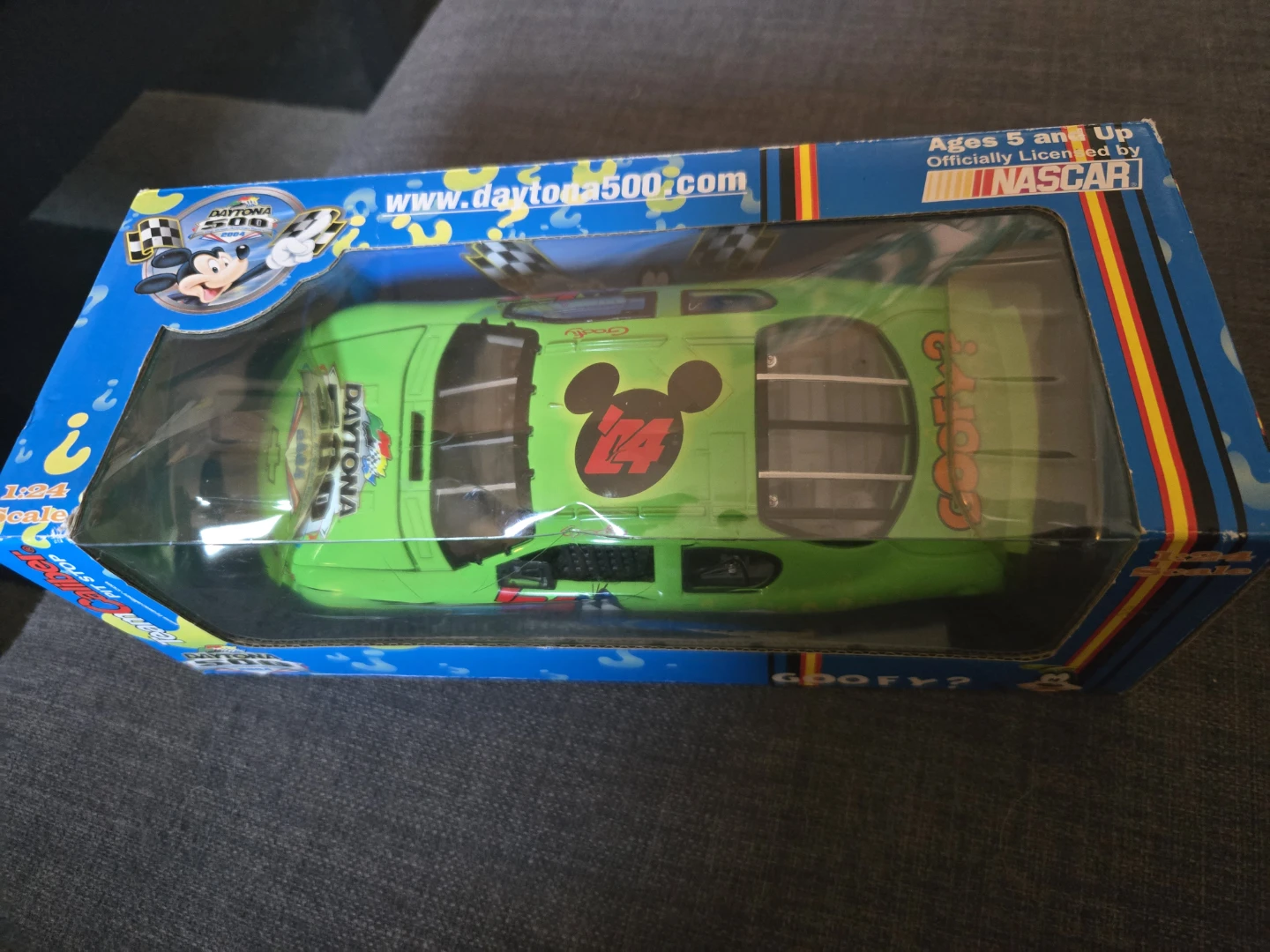 NASCAR Disney Model Car Daytona 500 - photo 3