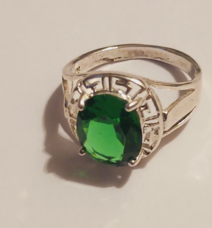 Gorgeous Green Gemstone Ring. Size 7.