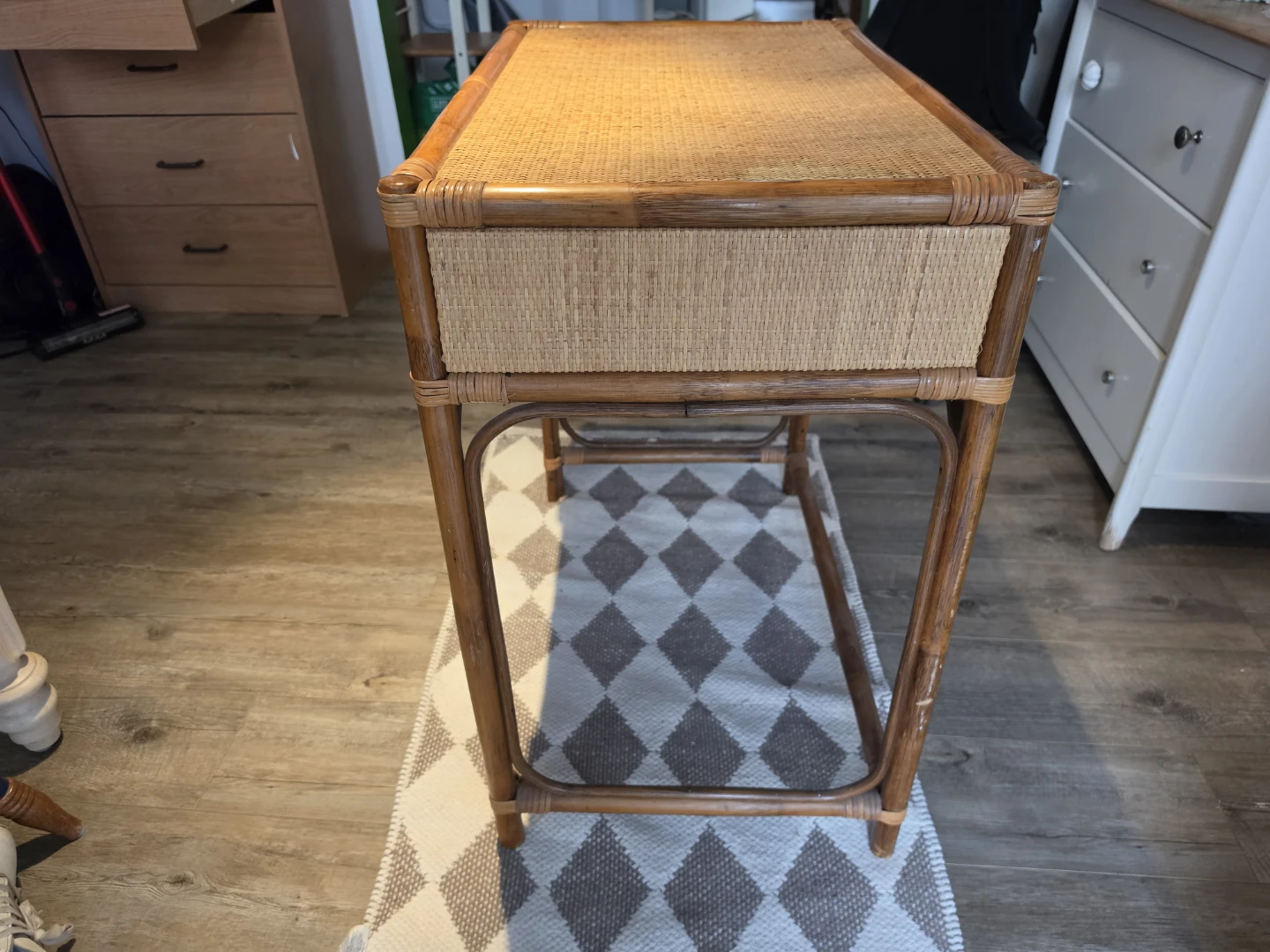 Wicker and wood side table with two drawers - photo 5