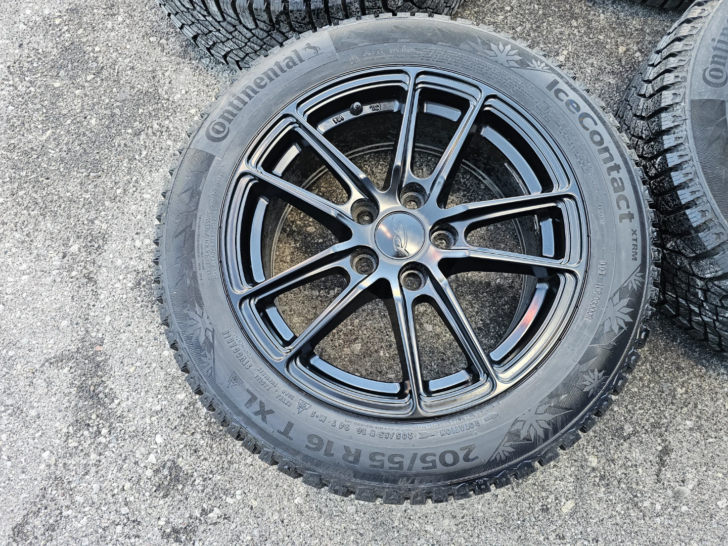 VOLKSWAGEN GOLF WINTER TIRES ON ALLOY RIMS 205/55 R16