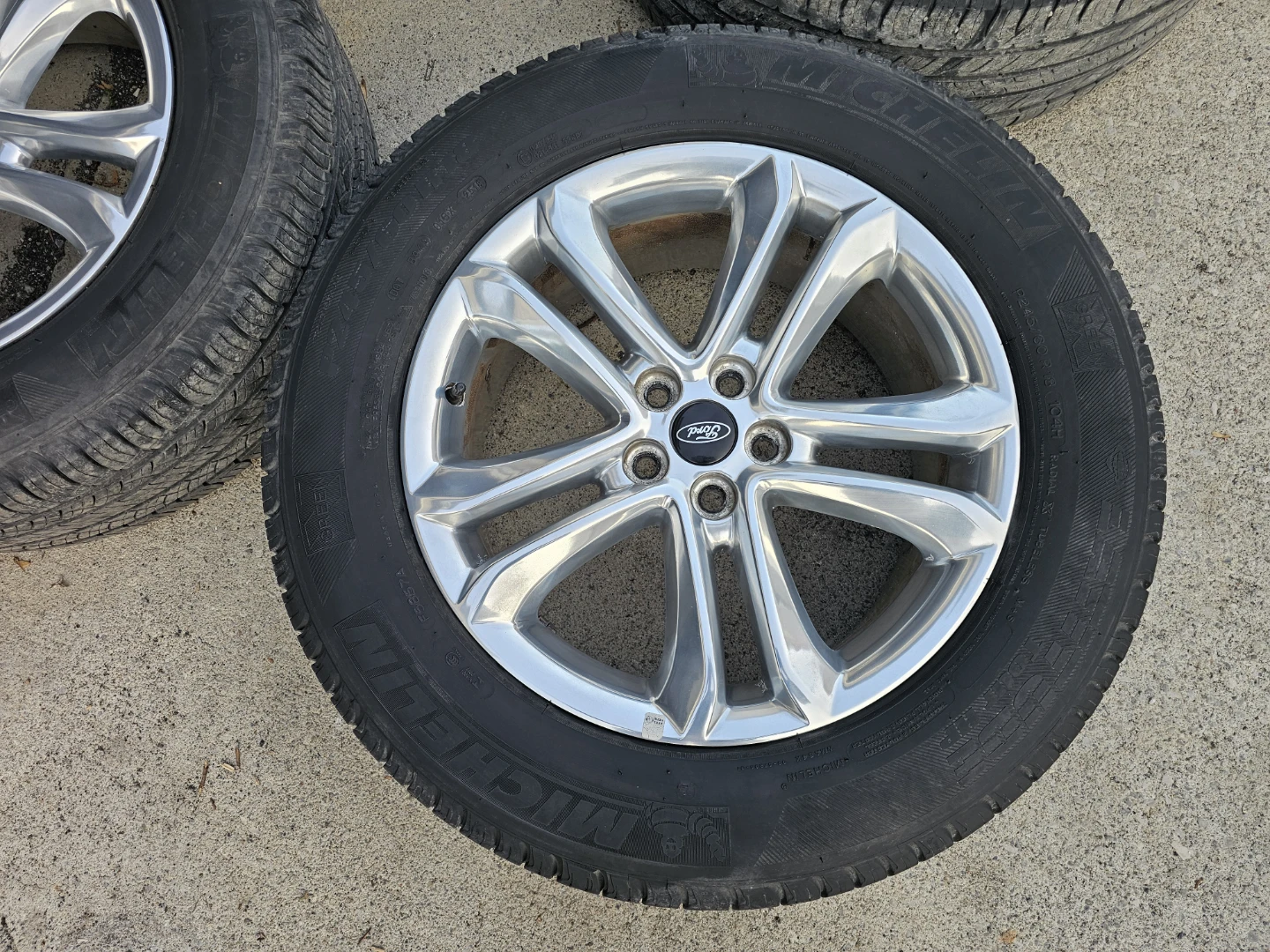 FORD EDGE O.E.M RIMS AND ALL SEASON TIRES - photo 4