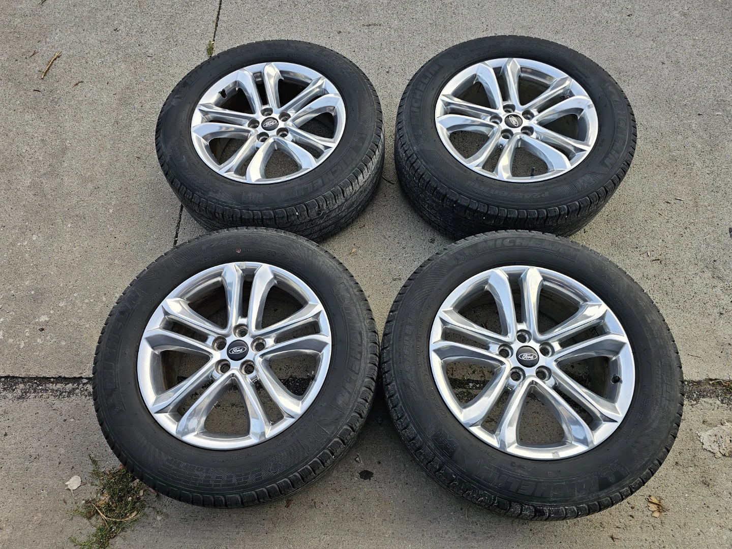 FORD EDGE O.E.M RIMS AND ALL SEASON TIRES - photo 5