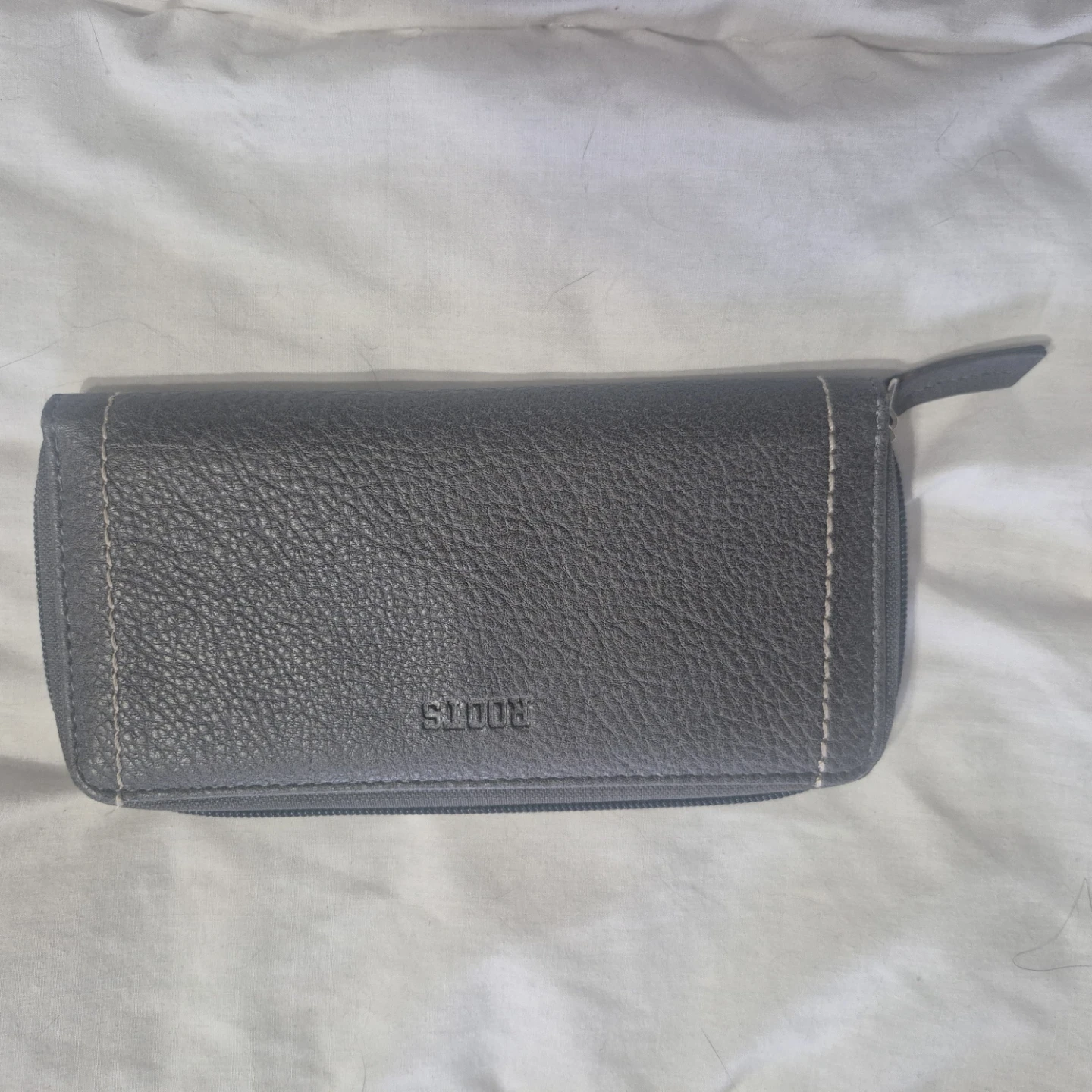 Roots Grey Leather Travel Wallet
