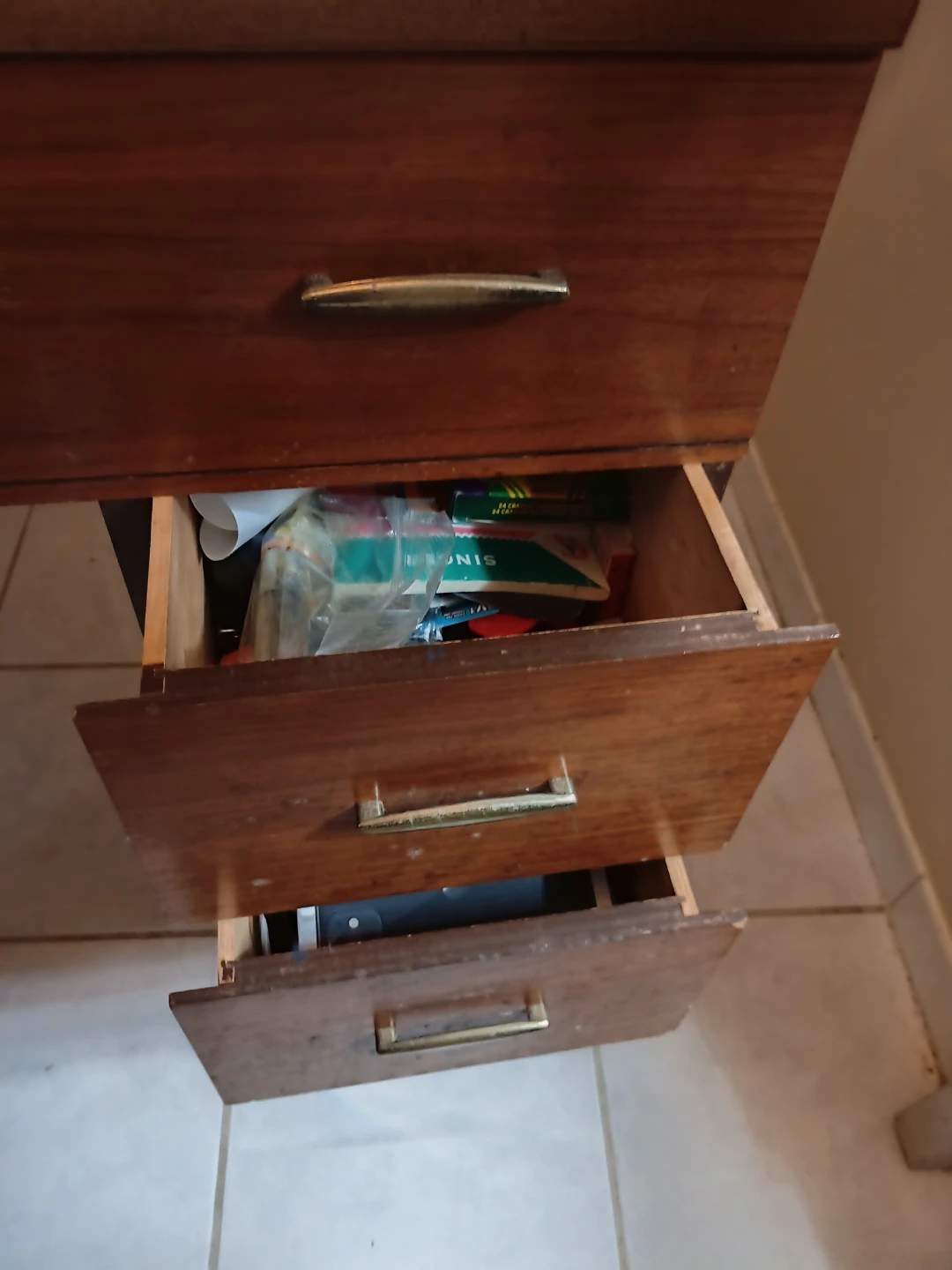 Singer Sewing Machine in Wooden Cabinet - photo 5