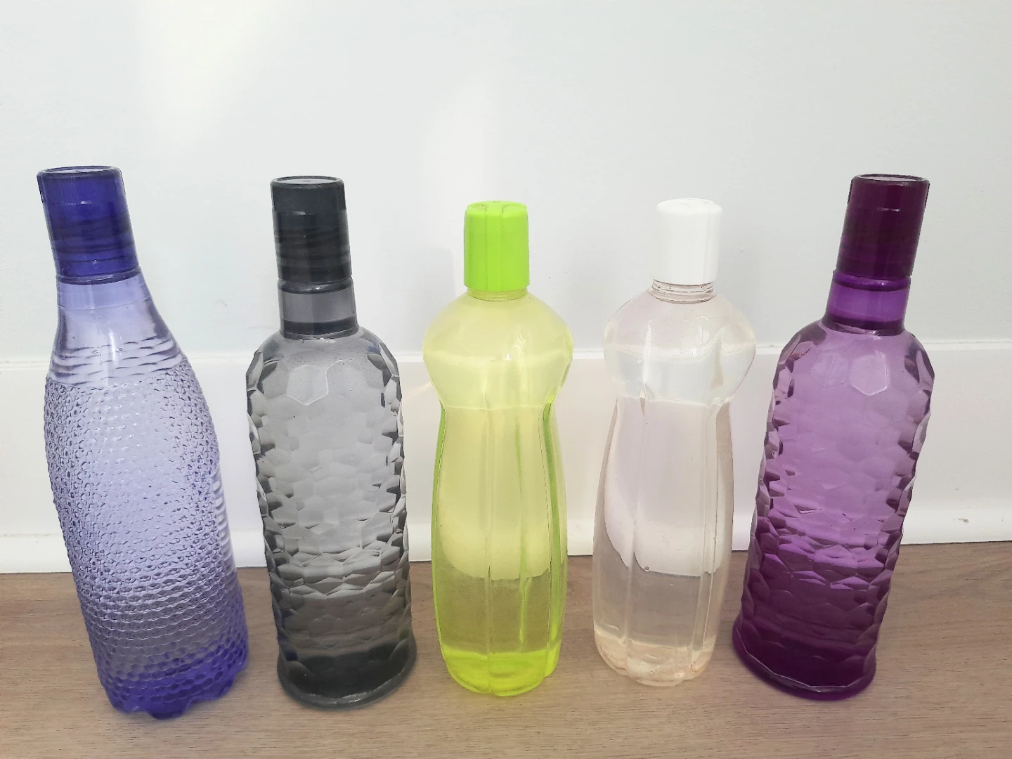 Set of 5 colourful plastic water bottles - photo 2