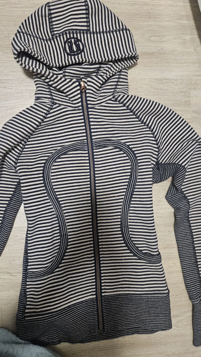 Lululemon Striped Hoodie - photo 2