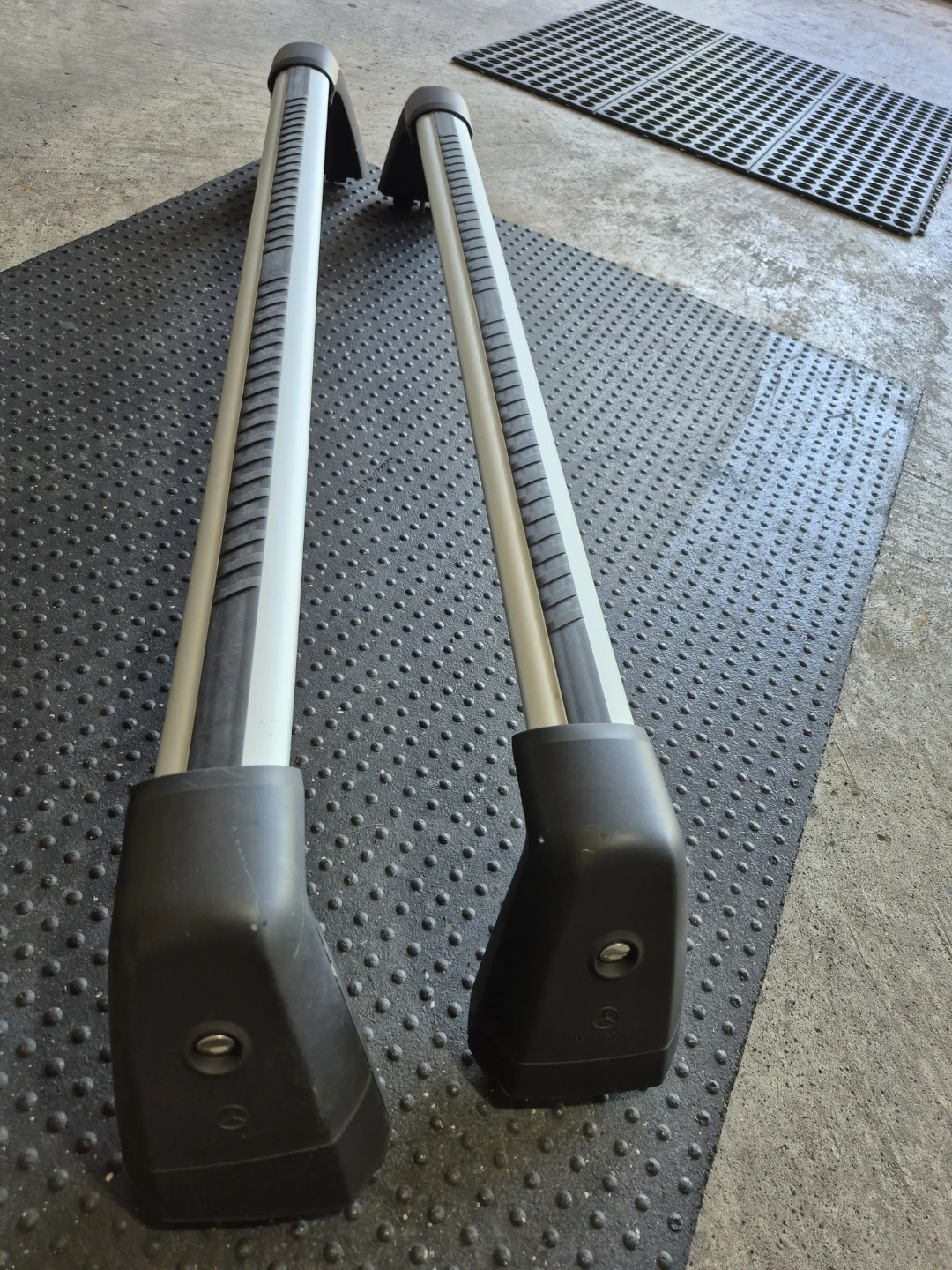 Mercedes-Benz Roof Rack Cross Bars - photo 2
