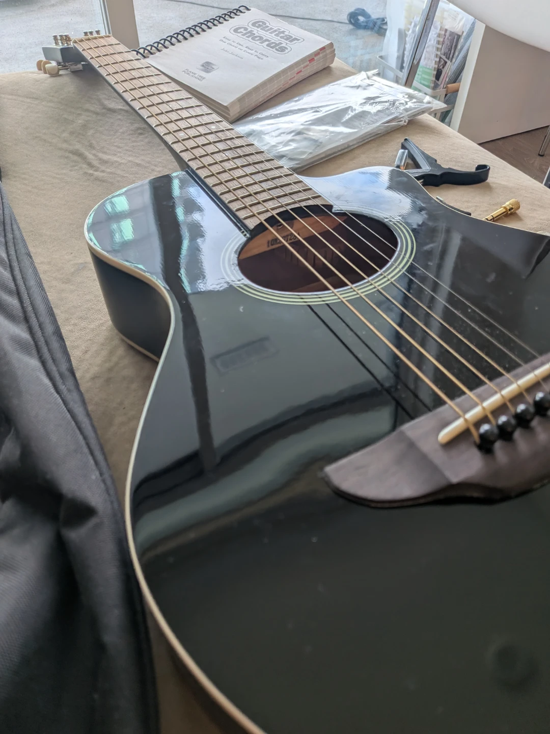 Yamaha APXT2 guitar and bundle - photo 2