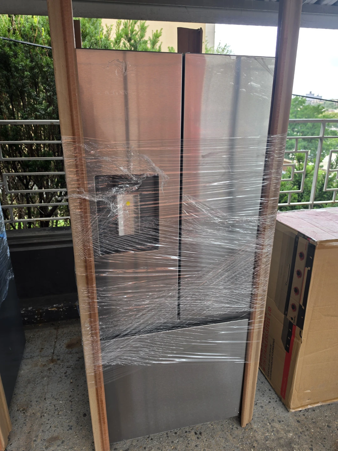 New Samsung 30in Stainless steel french door refrigerator