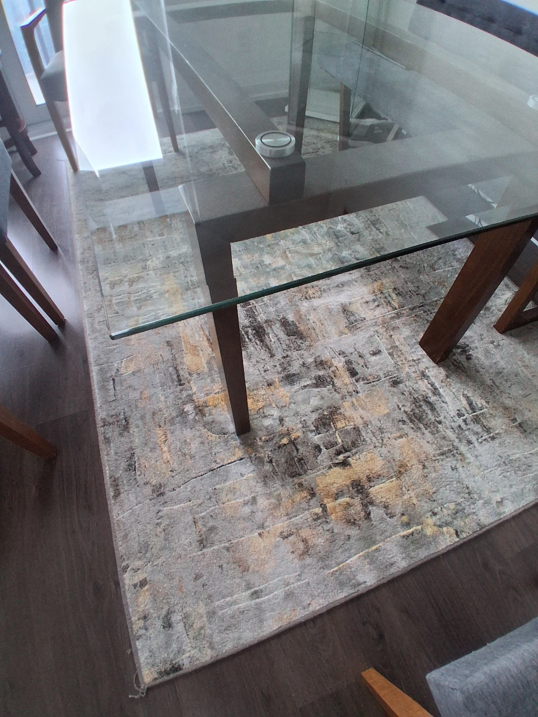 Moving sale! Chic Glass dining table - photo 2