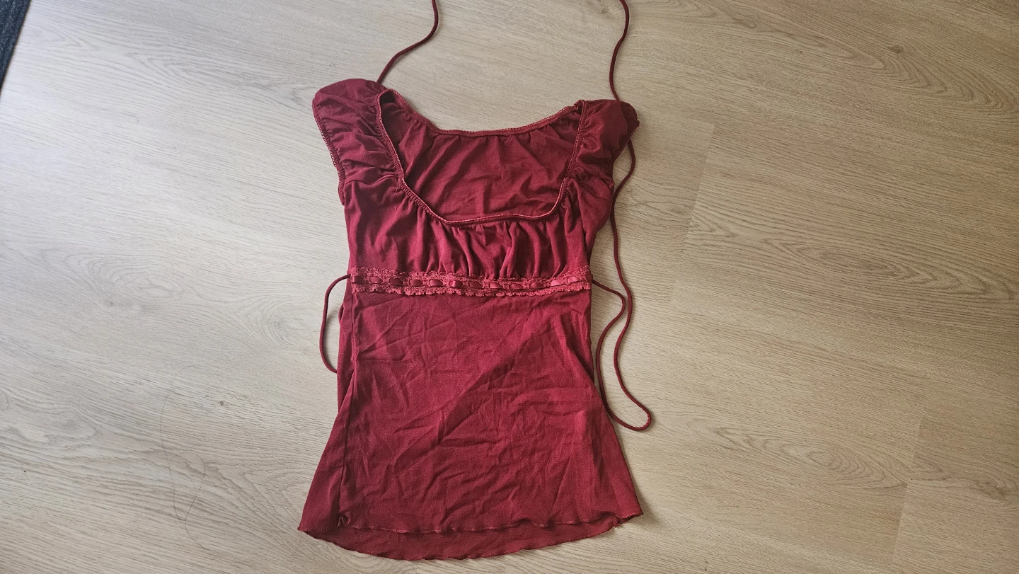Milk maid style red top