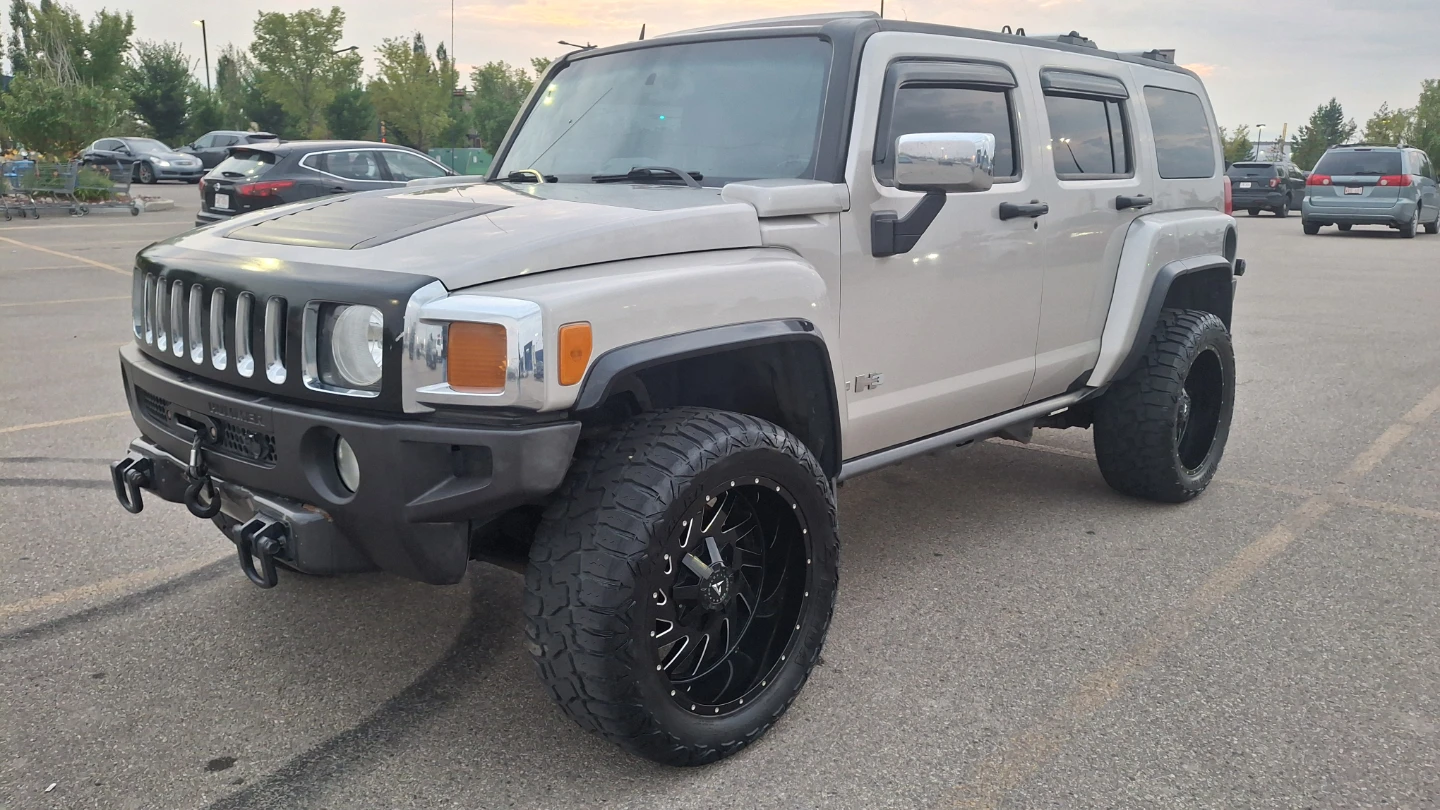 Hummer H3 Lifted with Custom Wheels - photo 2