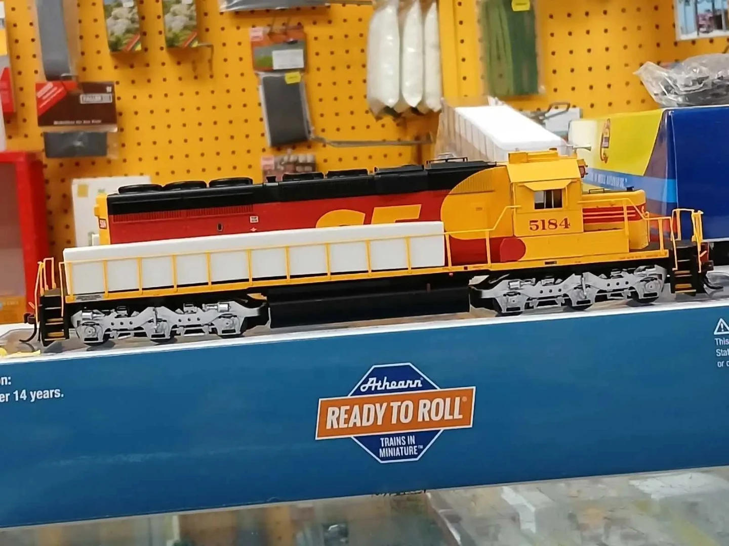 Athearn Ready to Roll Santa Fe Kodachrome SD40-2 #5184 - photo 2