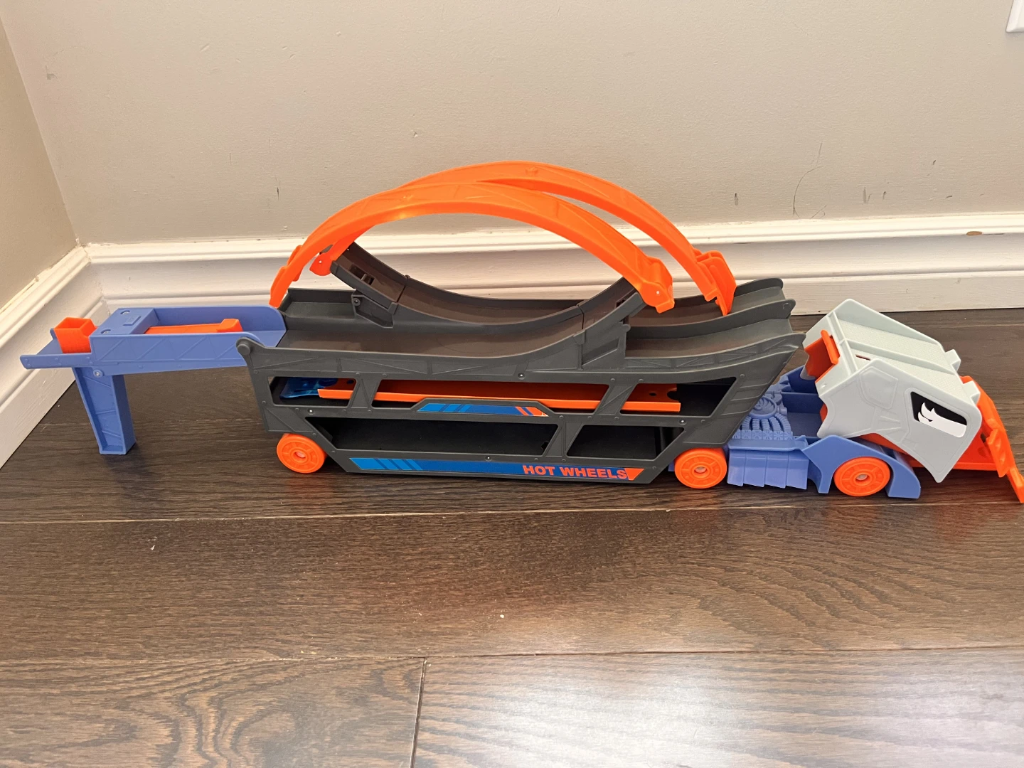 Hot Wheels Shark Truck & Playset Bundle