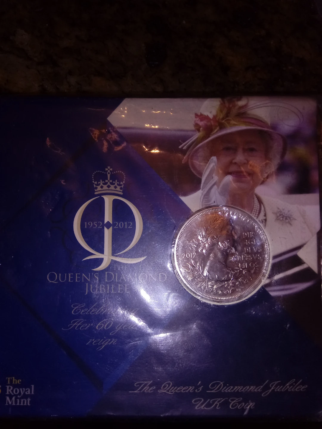The Royal Mint Queen's Diamond Jubilee UK Coin - photo 2