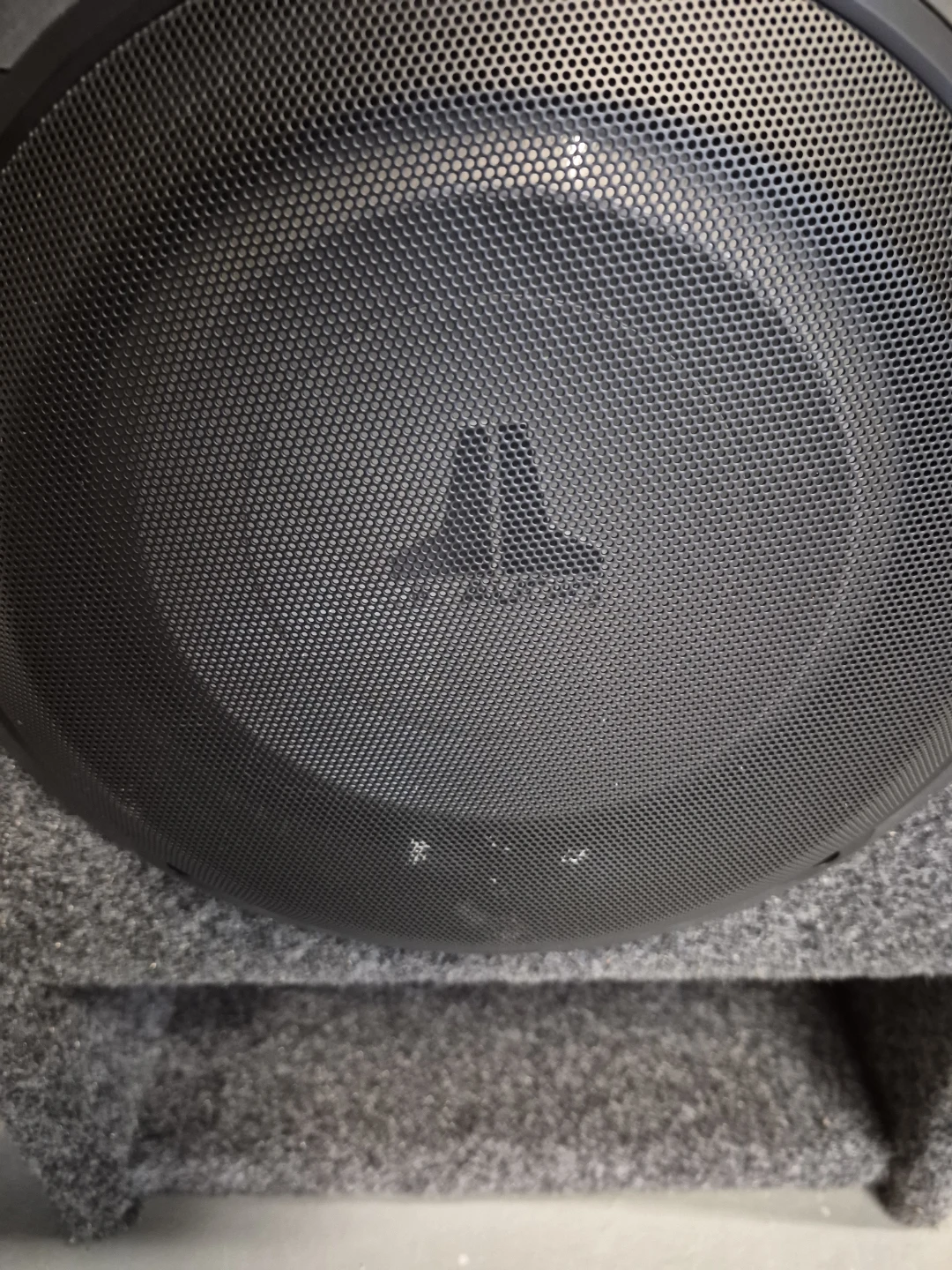 10 in JL Audio Sub in Enclosure - photo 3