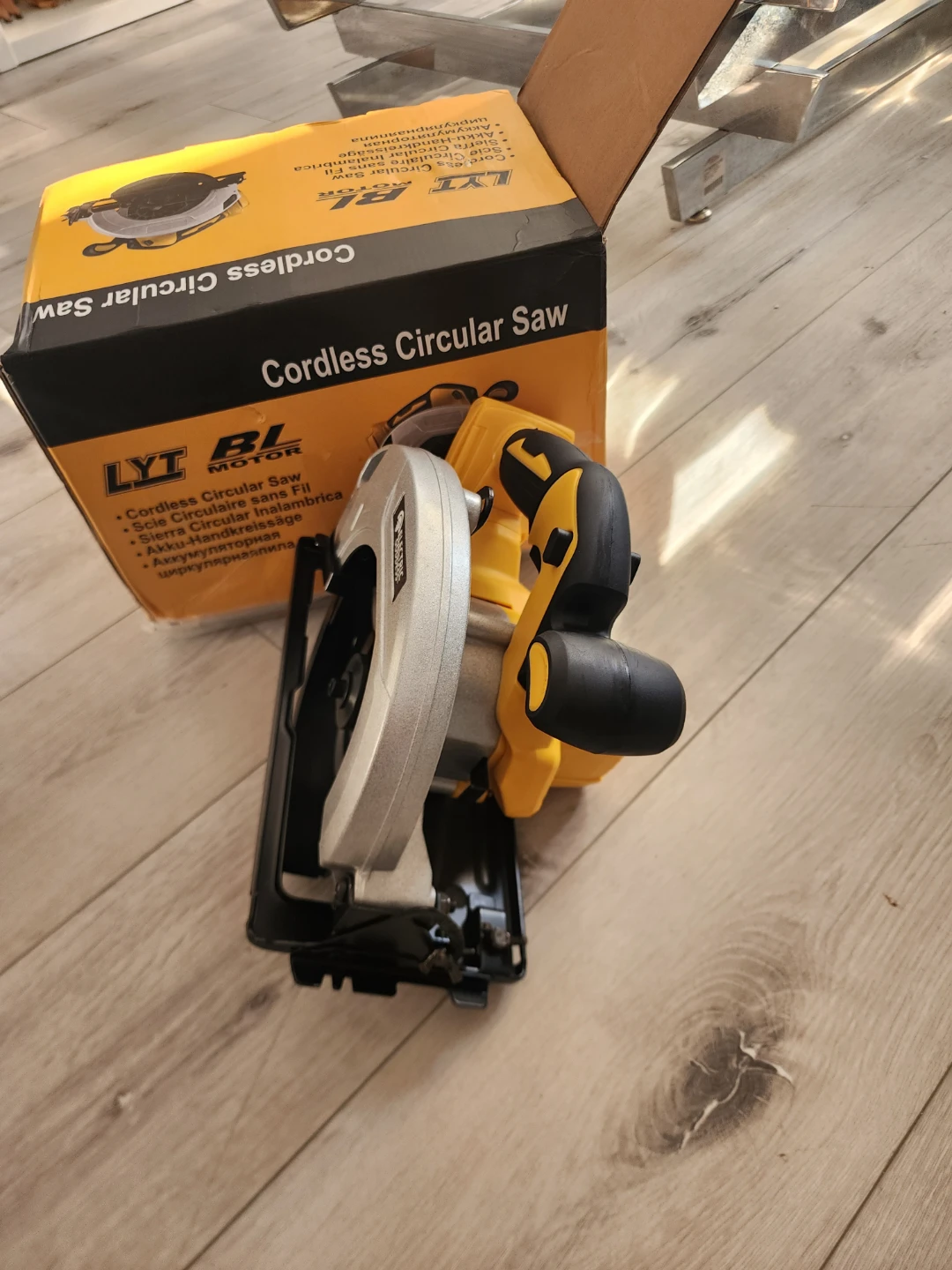 Cordless Circular Saw with BL Motor